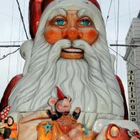 5159_0254 Weihnachtsmann mit weissem Bart und roter Mütze als Dekoration. | Adventszeit  in Hamburg - Weihnachtsmarkt - VOL. 2